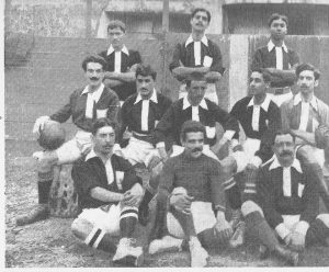 El nuevo Sport Lisboa de 1907. De pie, en el centro Cosme Damião, a su izquierda Marcolino